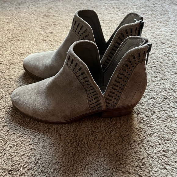 Vince Camuto- Booties​​​​​​ - Picture 2 of 7